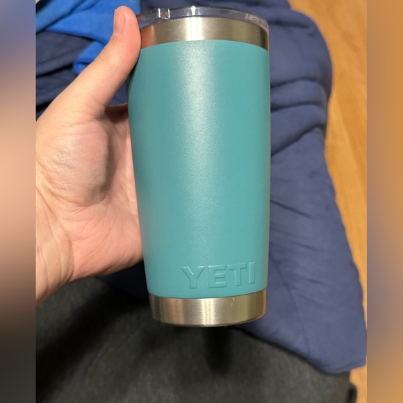Yeti Other - 20 oz teal yeti rambler